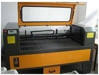 廣告展示架高速激光切割機-雕刻機_刻字機_激光切割機_切割機_拋光機_木工雕刻機_打標機_廣告雕刻機_三維切割機_激光切割機_雕刻切割_廣告新設備-中國標識網(wǎng)