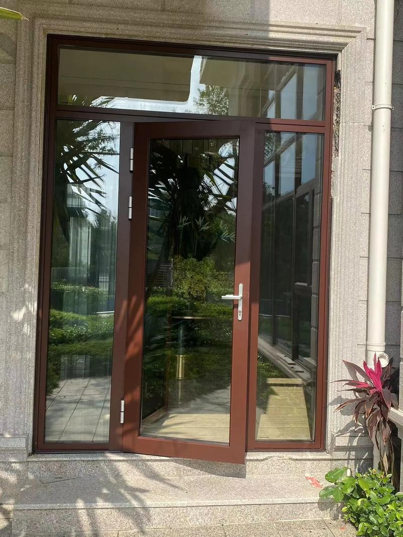 咖啡色專場(chǎng) 沃倫系統(tǒng)門窗，金屬門窗的藝術(shù)與實(shí)用融合